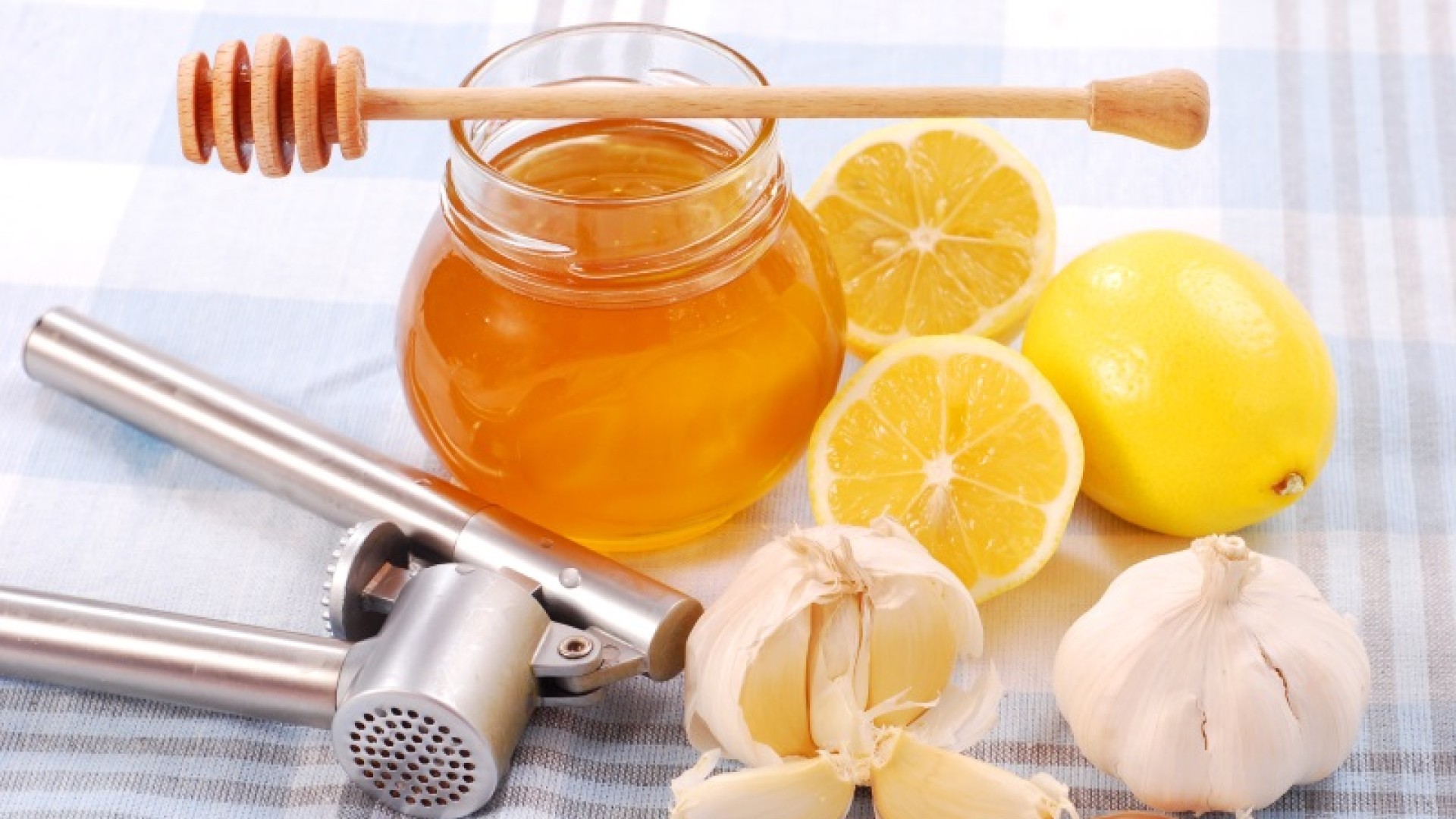 Limon ve Sarımsak Mucizesini Biliyor musunuz? Limon ve Sarımsak Mucizesini Biliyor musunuz?
