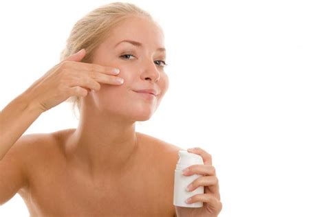 Doğal Güzellik Sırları: Cilt Bakımında Aromaterapi ve Maske Tarifleri