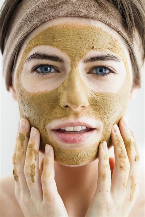 Evde Kuru Cilt İçin Nemlendirici ve Besleyici Maskeler Nasıl Yapılır?